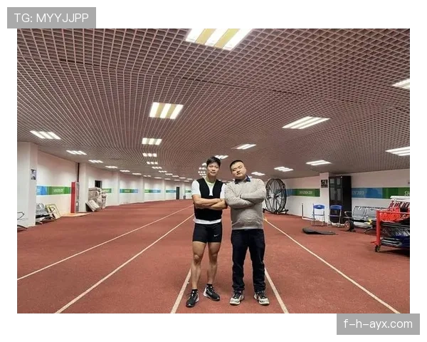 张博恒训练完直接拎着爱马仕去吃路边摊？