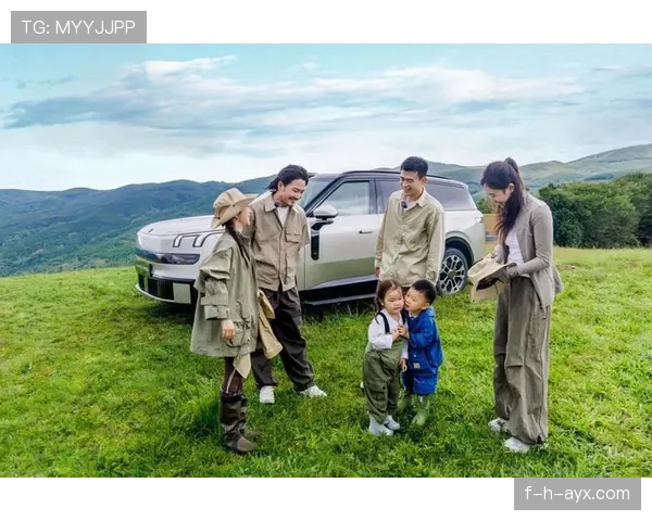 郑思维训练完直接去接娃，球拍还没放下就拎起书包